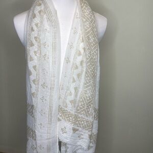 Maurices Cream and White Patterned Scarf